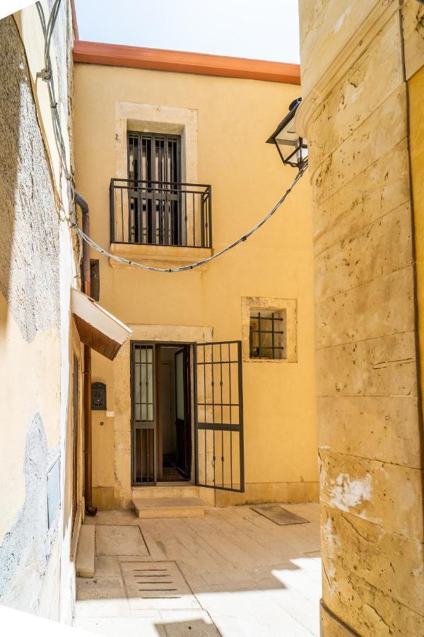 Casa Borbonica Cozy Apartment In Ortigia Ground Floor Syrakusa Exteriör bild